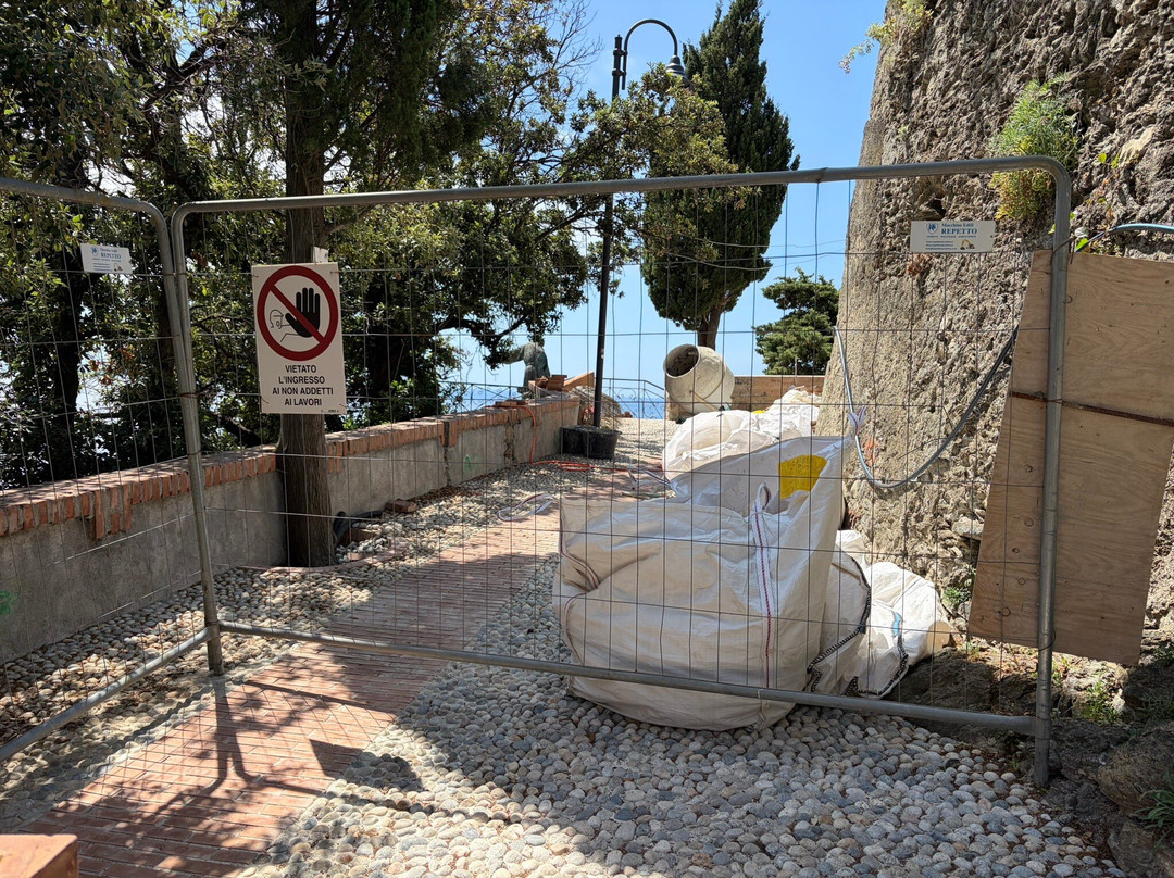 Monumento a San Francesco d'Assisi-滨海蒙特罗梭必去景点