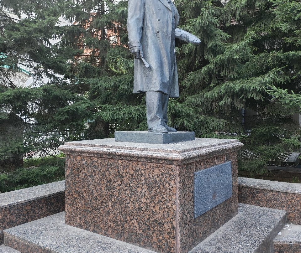 V.I. Surikov Monument-克拉斯诺亚尔斯克必去景点