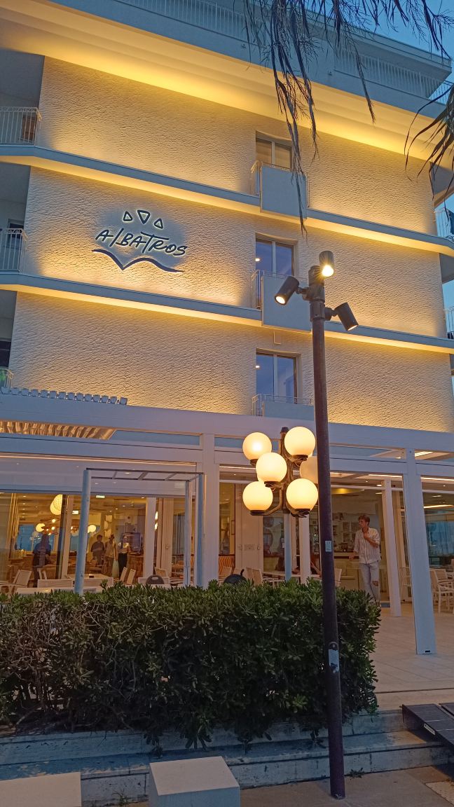 奥巴特瑞酒店-旅行者