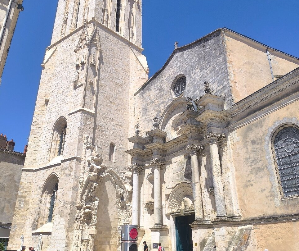 Eglise St-Sauveur-拉罗谢尔必去景点