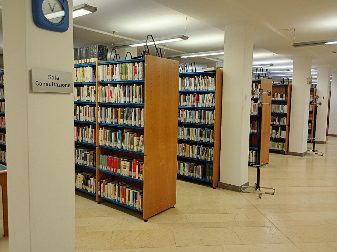 Biblioteca Comunale di Pinzolo-平佐洛必去景点