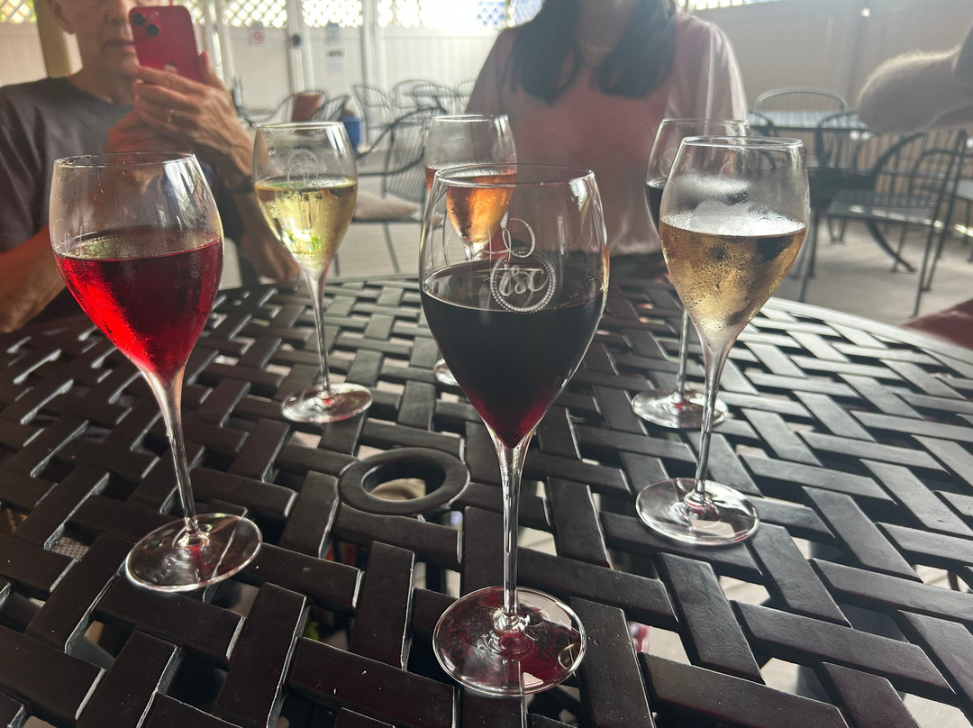August Hill Winery & Illinois Sparkling Co. Tasting Room-尤蒂卡必去景点