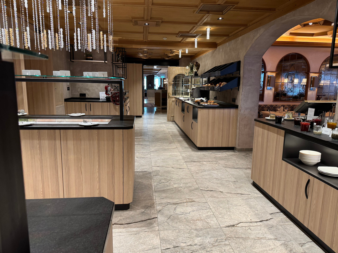 Hotel Alpina Deluxe主图