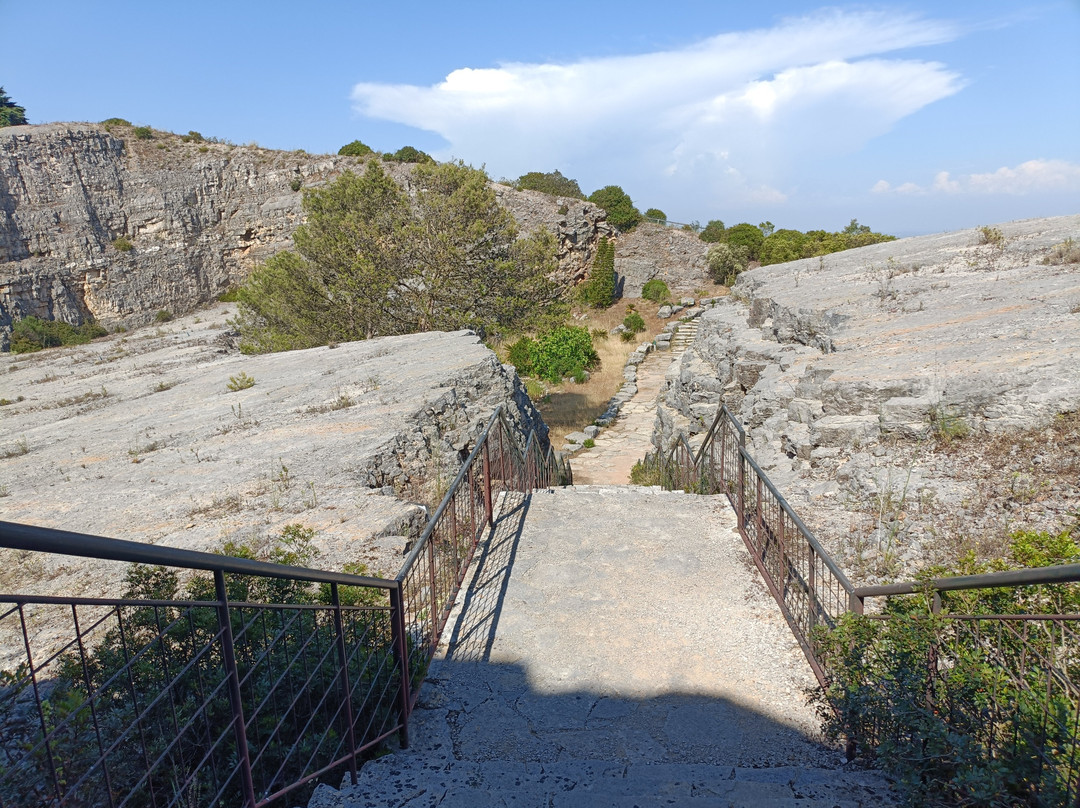 Natural Monument of the Dinosaur Footprints-Ourem必去景点