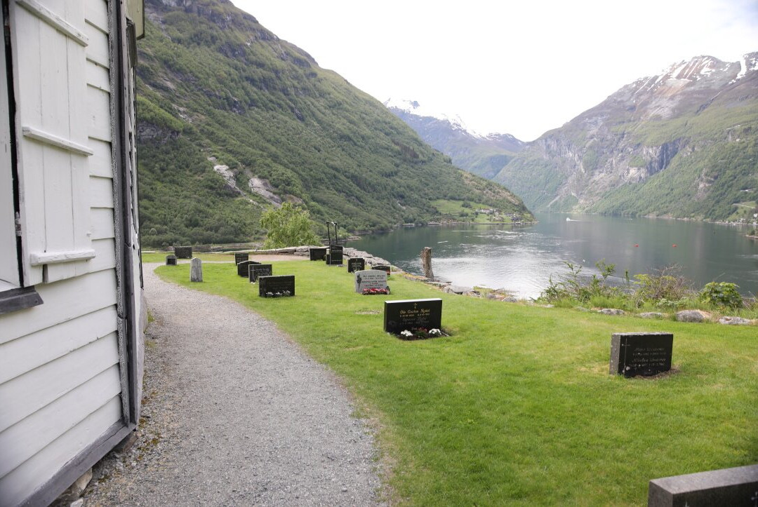 Geiranger kyrkjegård.-盖伦格峡湾必去景点