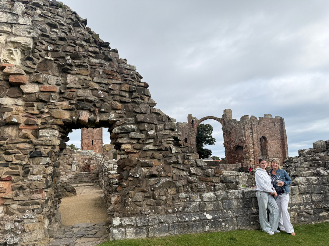 Lindisfarne Priory-Holy Island必去景点