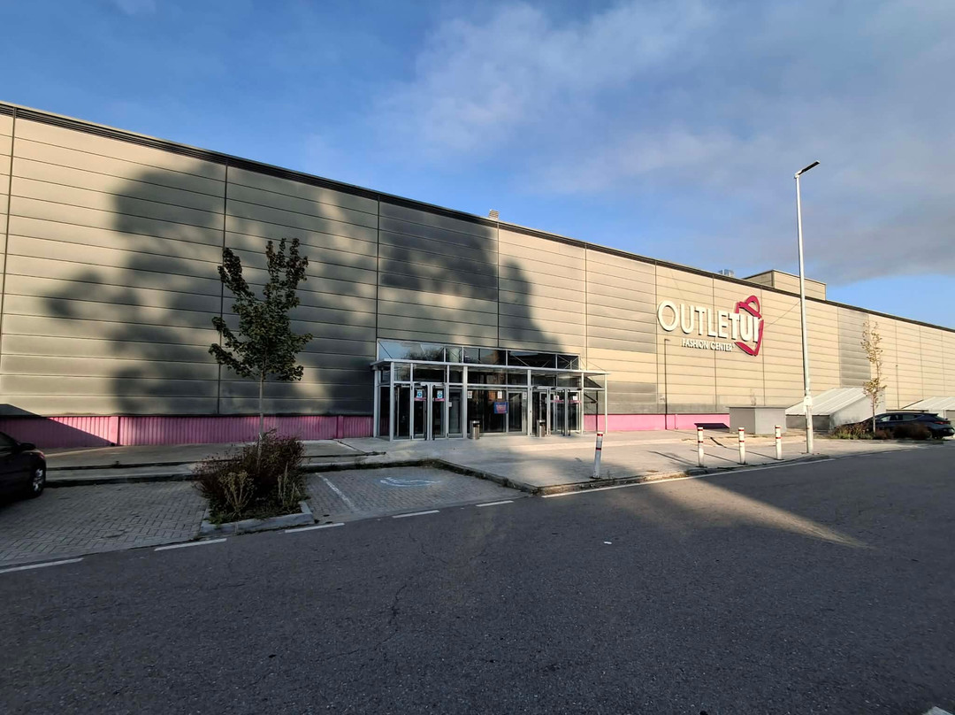 Outletui Fashion Center