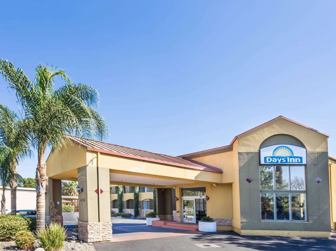 戴维斯戴斯酒店主图