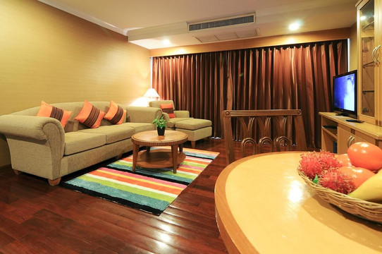 曼谷海军上将套房酒店主图