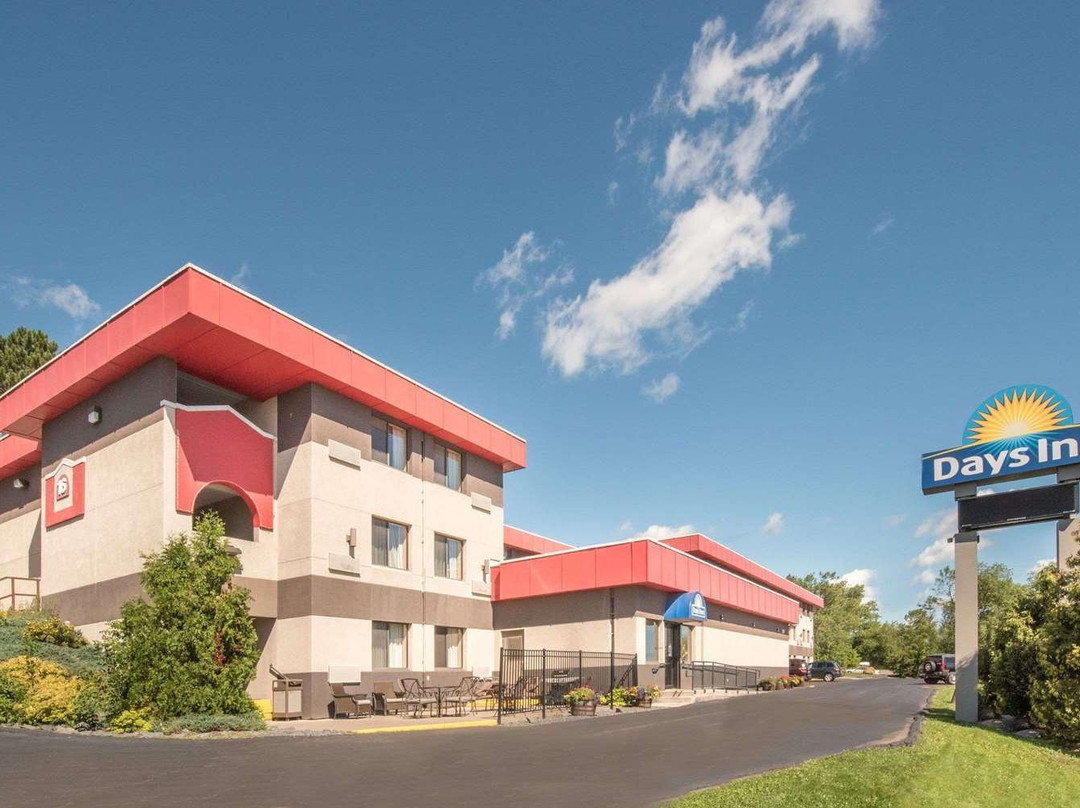 Days Inn by Wyndham Duluth Lakewalk