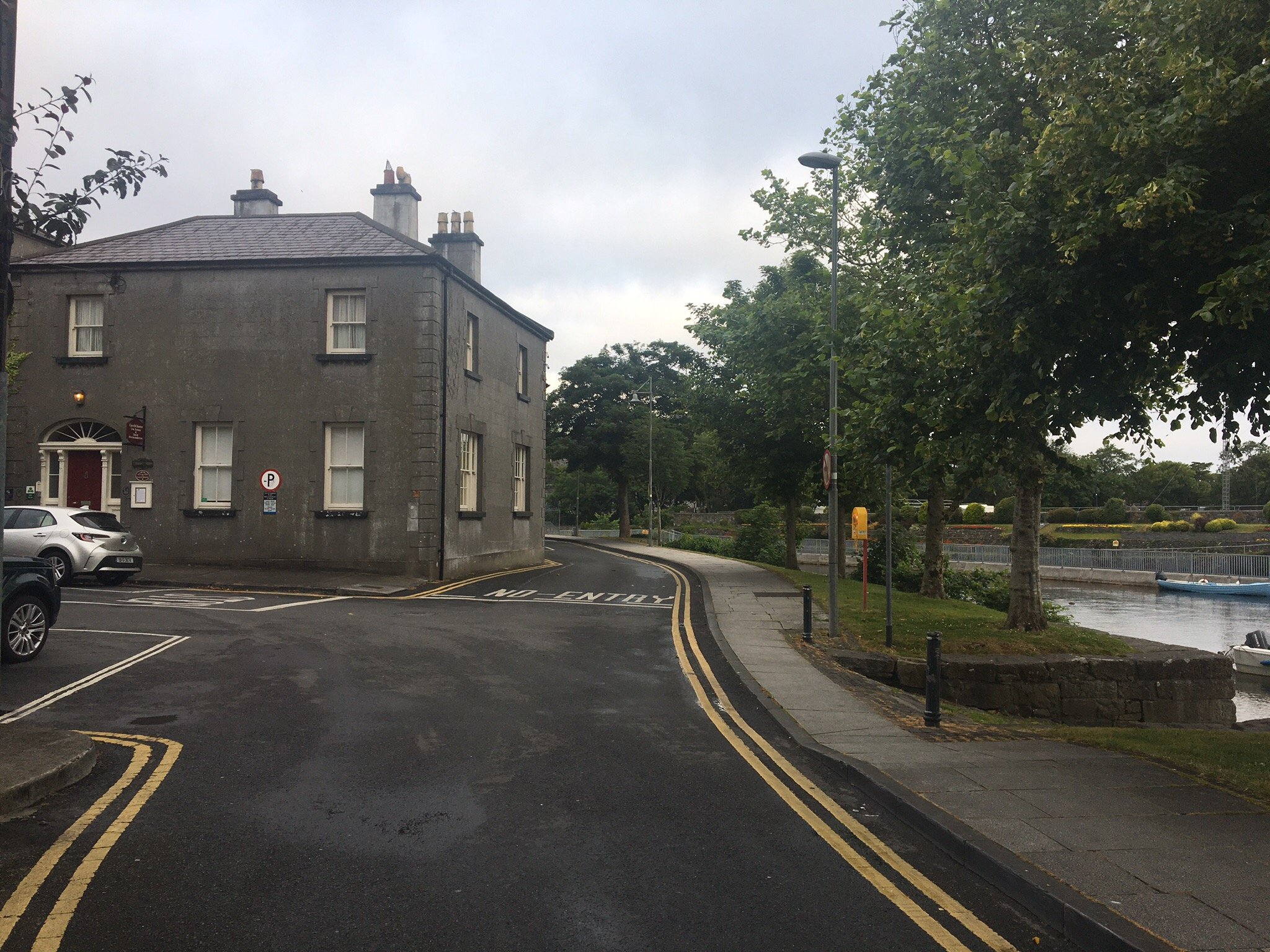 Corrib House Hotel-官方