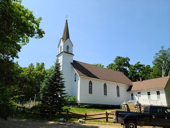 St. Ignatius Church and Cemetery景点图片
