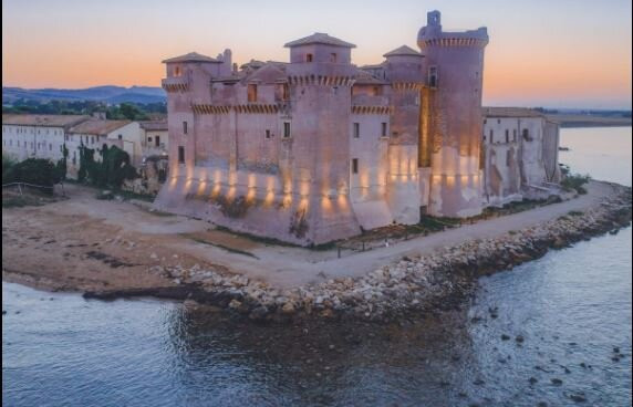 Al ritrovo del castello