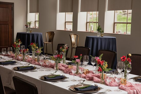 The Lodge At St. Edward Park主图