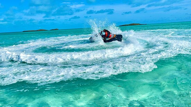 Tropical Waves Water Sports-普罗维登西亚莱斯必去景点