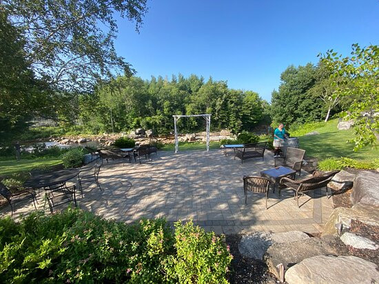 The Hungry Trout Resort主图