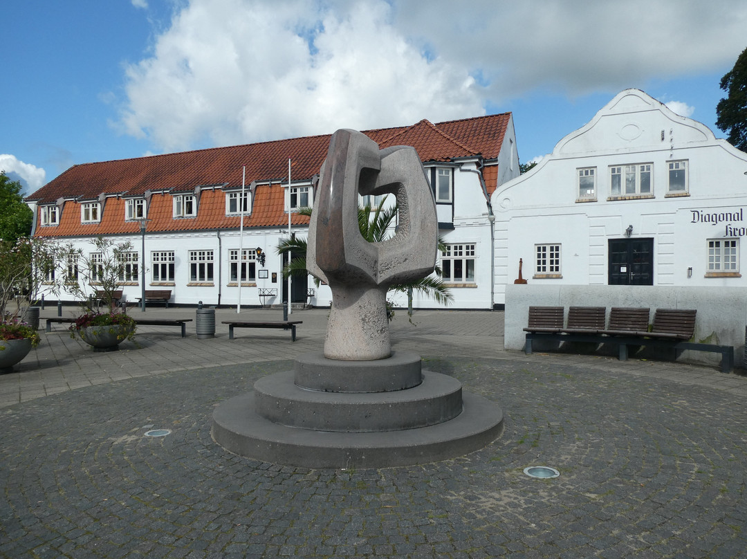 Statue ''vaeksttraeet''