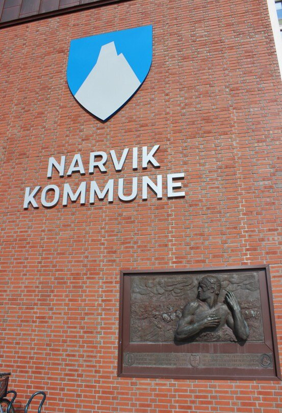 Fransk Relieff På Narvik Rådhus景点图片