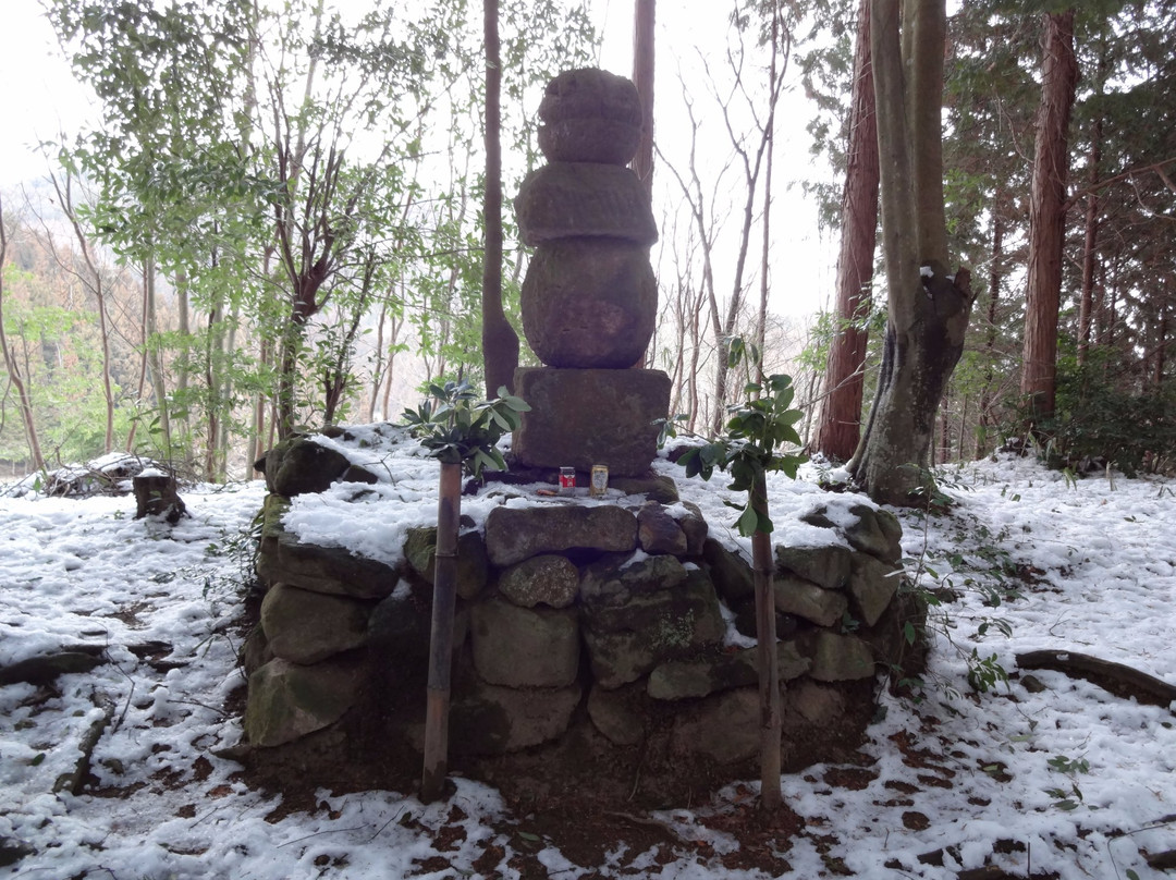 Tomb of Yamabe No Akahito景点图片