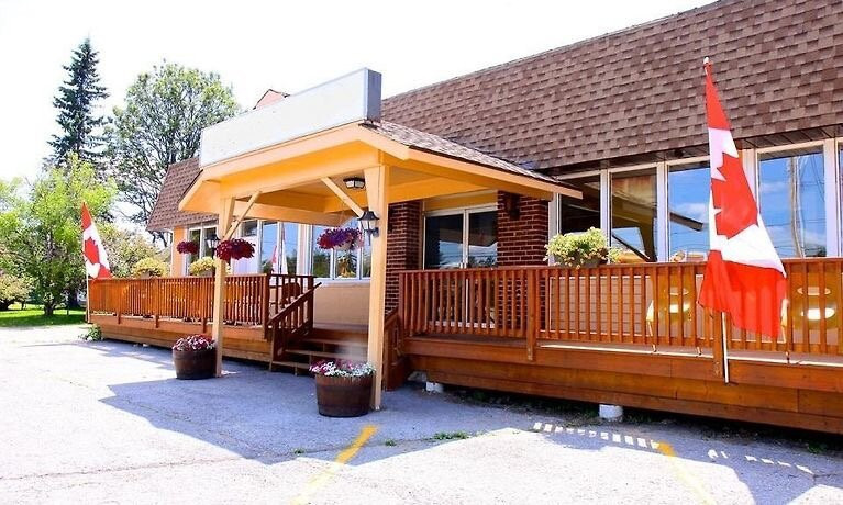 Lakeside Inn