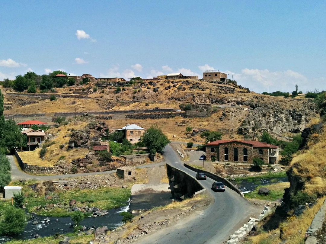Medieval Bridge-Oshakan必去景点