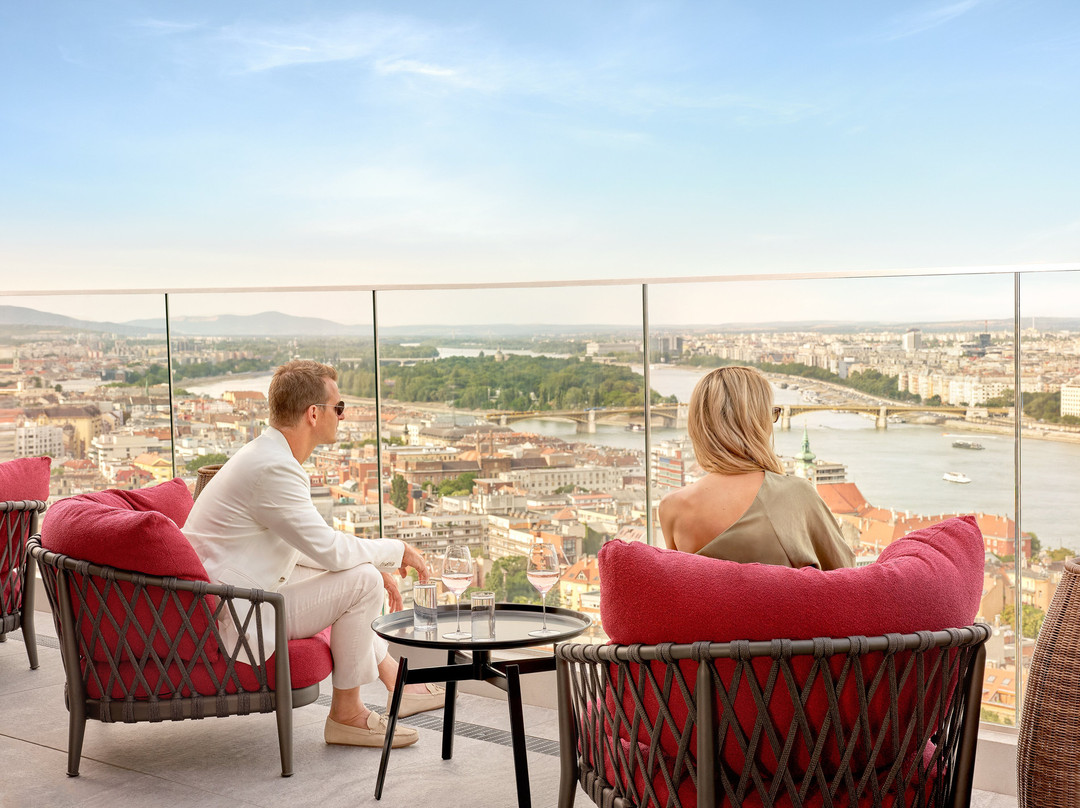 White Raven Skybar & Lounge