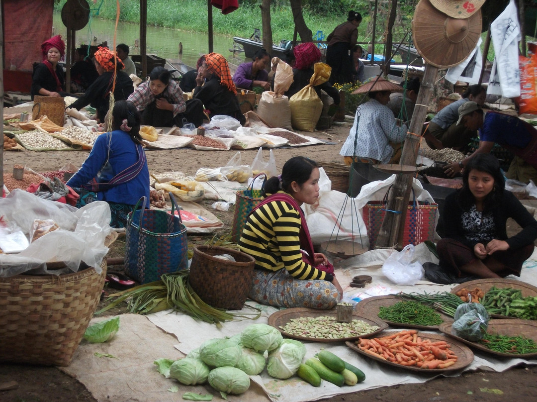 Magyizin Village旅游景点-Mine Thauk Market