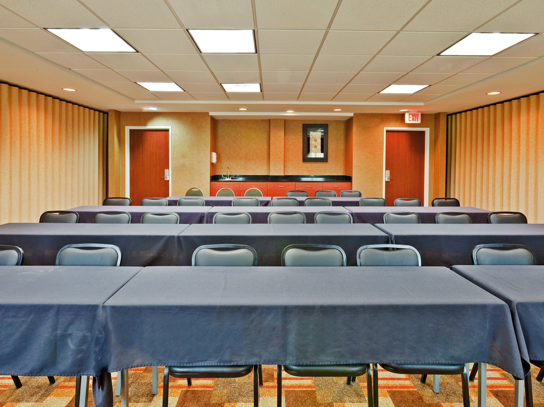 Holiday Inn Express & Suites Memphis/Germantown by IHG主图