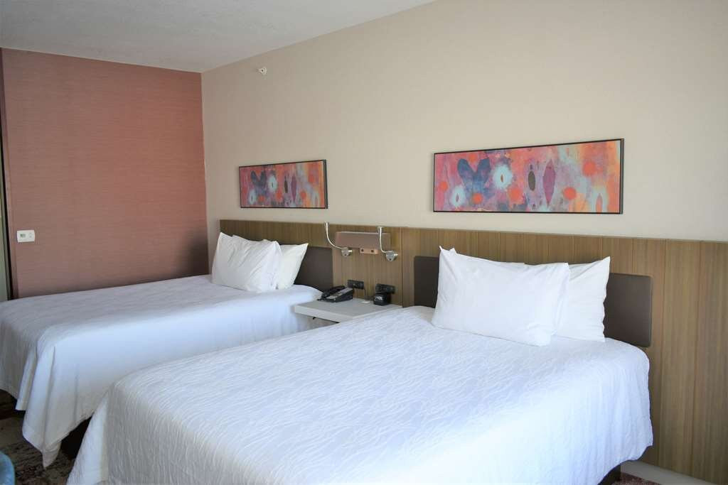 奥科诺默沃克希尔顿花园旅馆主图