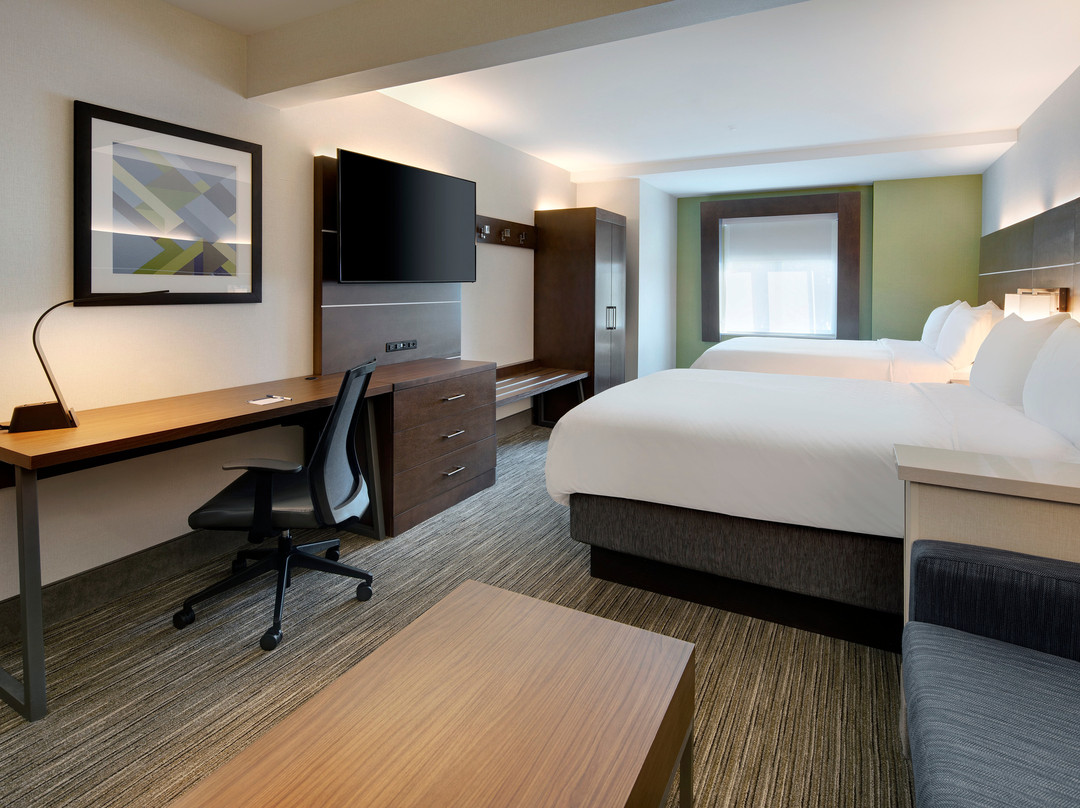 蒂尔顿快捷假日&套房酒店主图