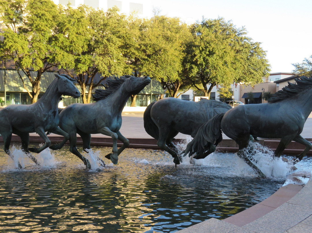 Mustangs of Las Colinas-欧文必去景点