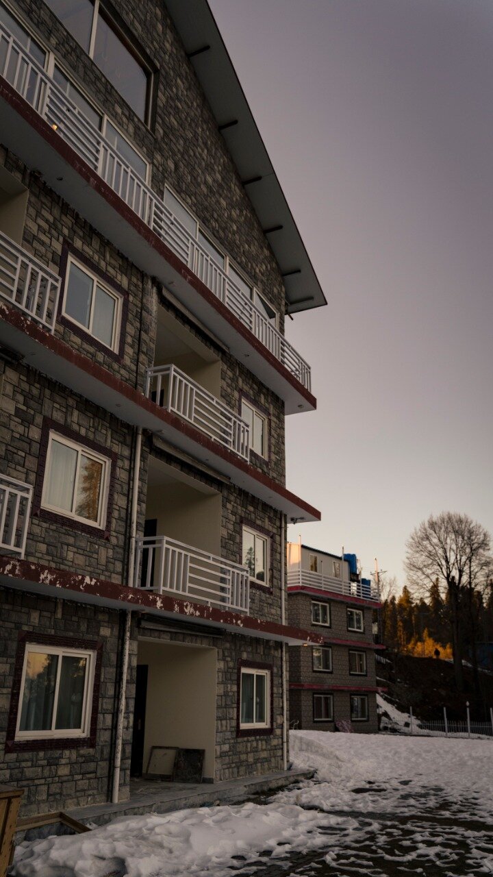 Hummingbird Resort & Executive Suites-portrait
