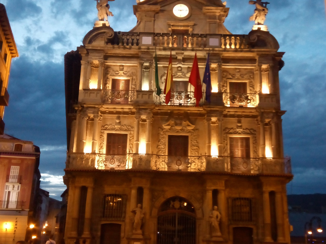 旅途之门酒店主图