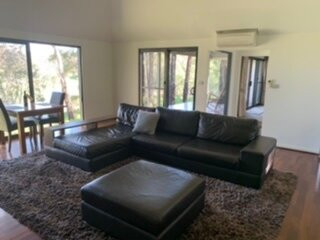 Chandeliers on Abbey主图