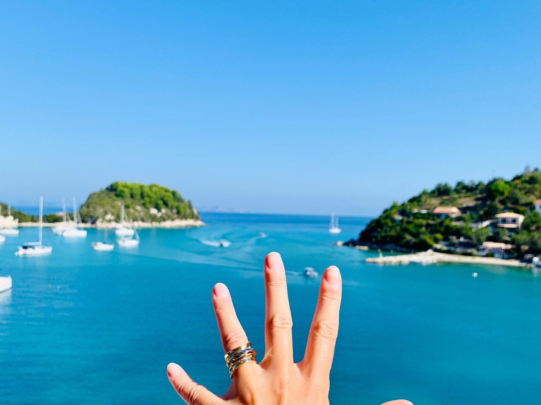 George Apergis Handmade Jewellery-Lakka必去景点