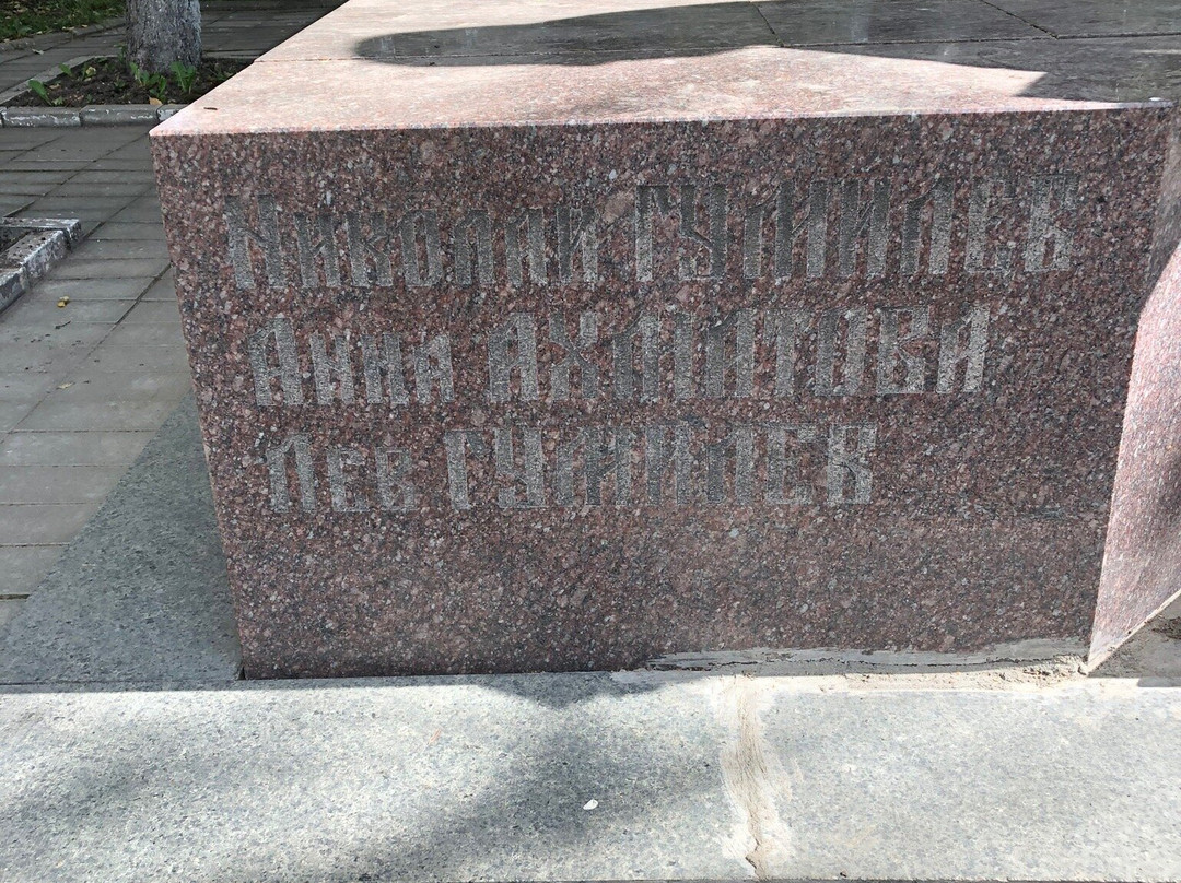 The Gumilev Family Sculptural Composition景点图片