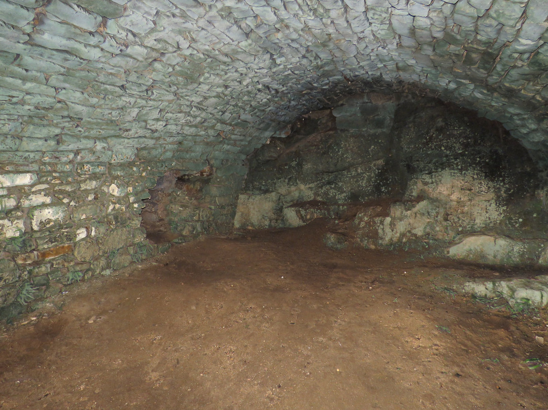 Charles Hill Monks Cave and Military Camp Storehouse and Battery-Dalgety Bay必去景点