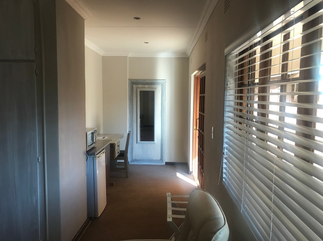 Bushmen Inn Premier lodge主图