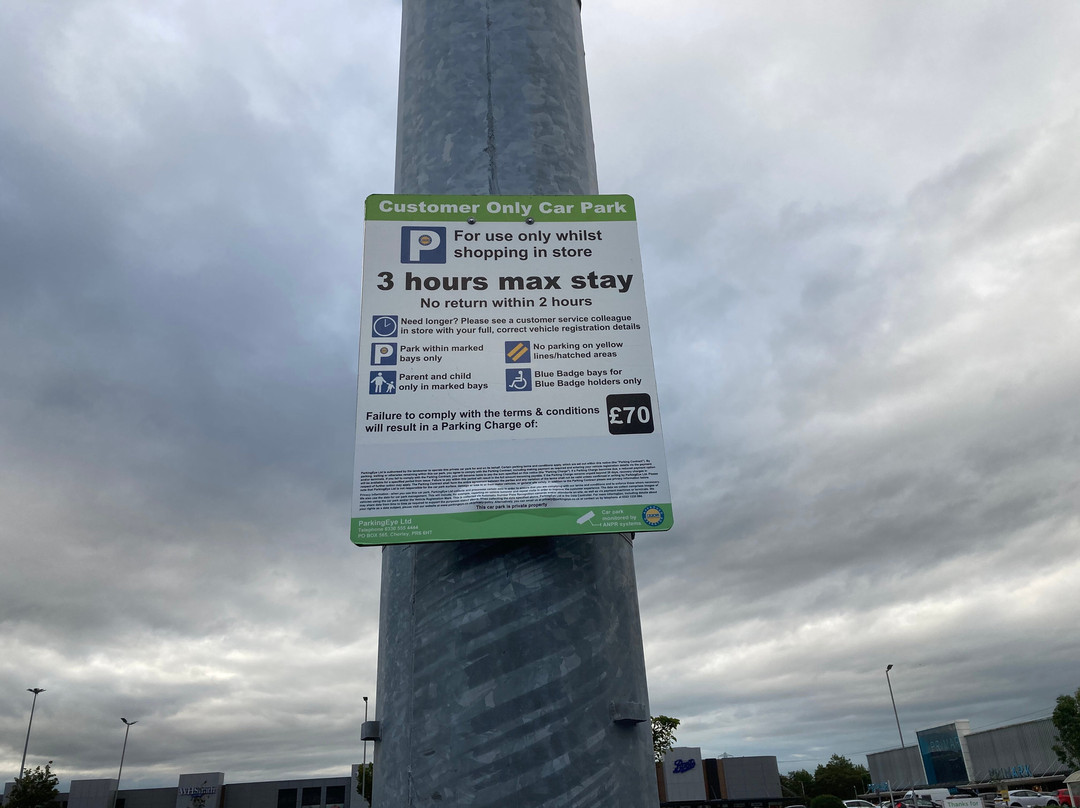Monks Cross Shopping景点图片