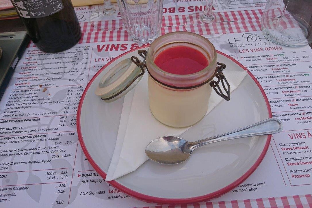 Le Crillon Hotel主图