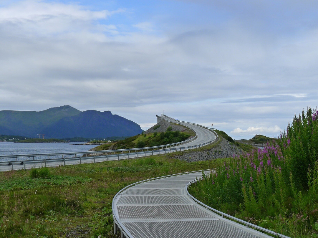 Storseisundet Bridge景点图片