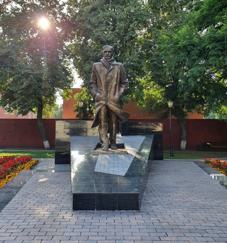 Monument to A.P. Platonov-沃罗涅什必去景点