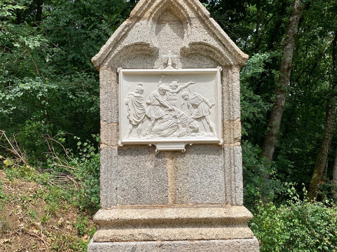 Chemin de croix-Saint-Loup-Lamaire必去景点