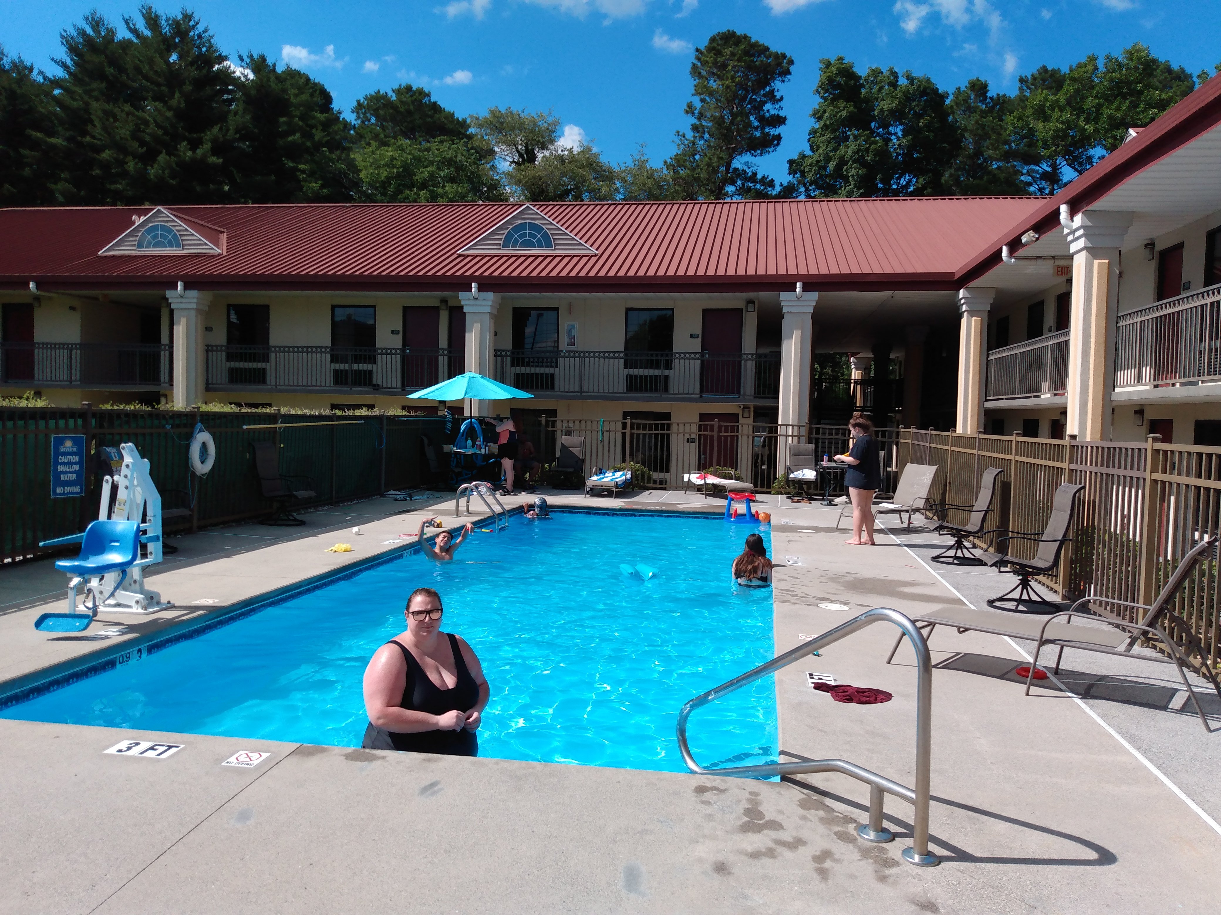 Days Inn by Wyndham Dalton-泳池