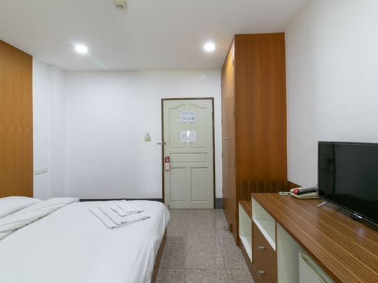 曼谷沃拉达宫酒店主图