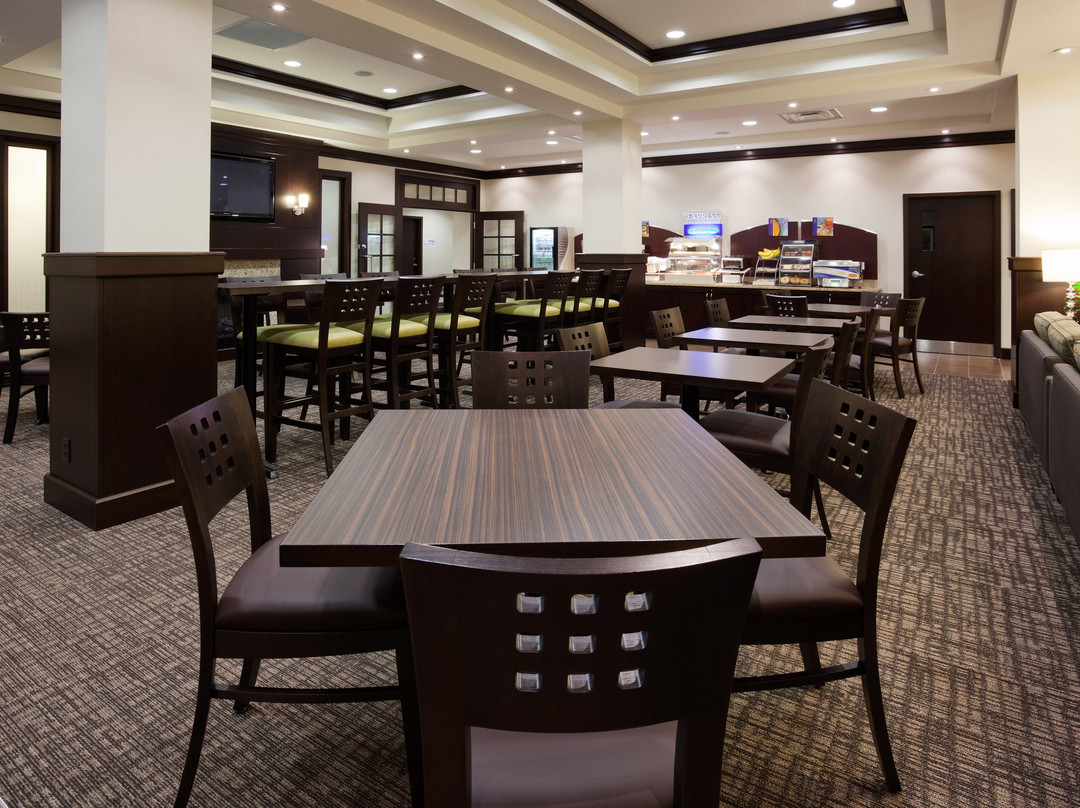 Holiday Inn Express & Suites New Liskeard By IHG主图