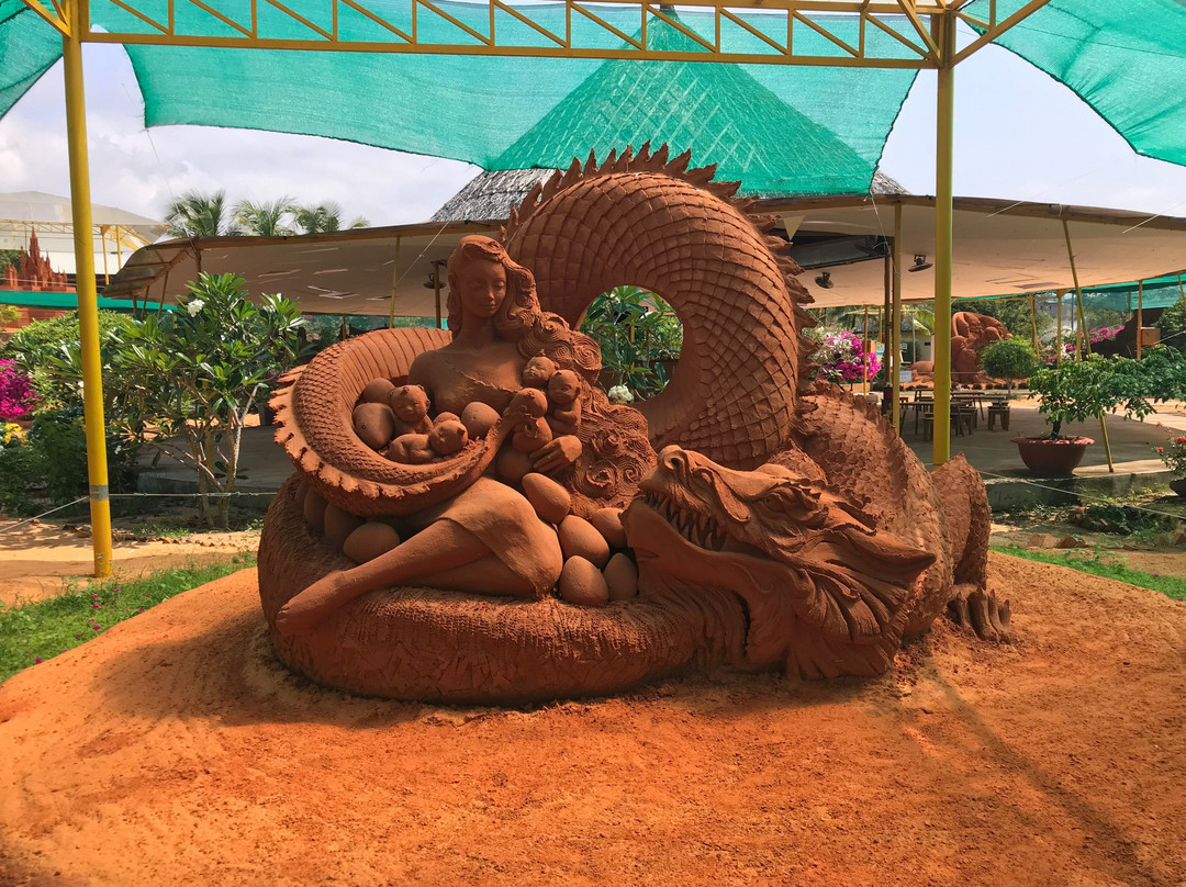 Forgotten Land Sand Sculpture Park景点图片