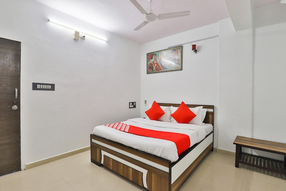 OYO 25054 Hotel Day Night Stay主图