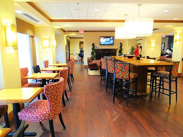 Hampton Inn Springfield South Enfield-餐饮