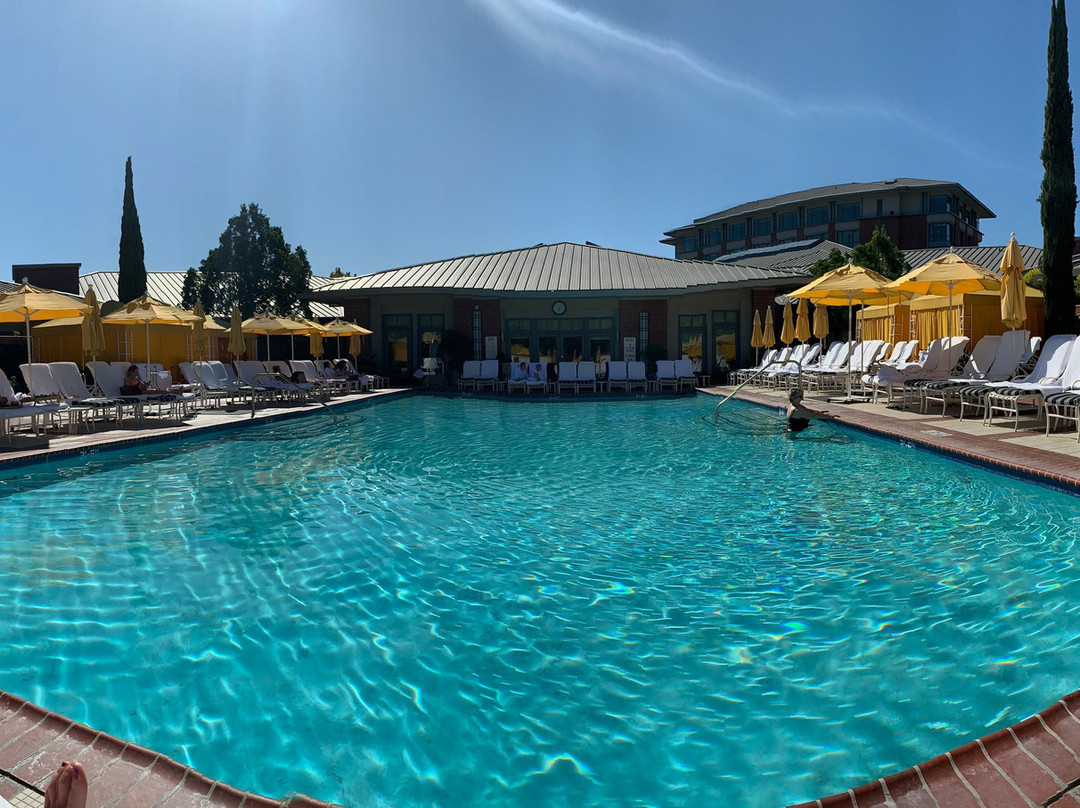 西湖村四季酒店主图